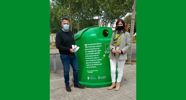 Microrelats de set autors reconeguts s’escampen per Sabadell en favor del reciclatge i la cura del medi ambient