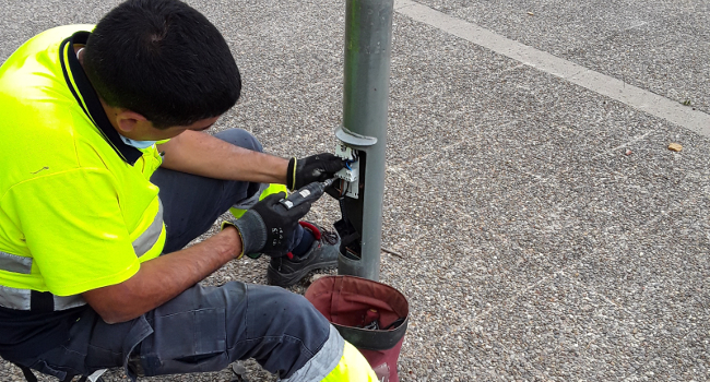 Comencen les obres de reposició de cable d’enllumenat públic robat a diferents carrers