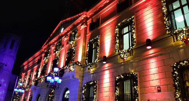 La façana de l’Ajuntament i les fonts ornamentals s’il·luminaran de color vermell per commemorar el Dia Mundial de la malaltia de Kawasaki