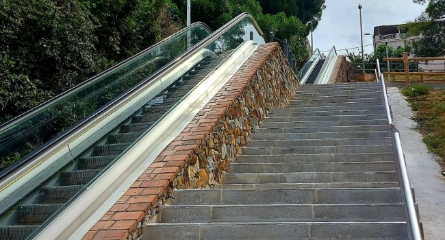 Finalitzen els treballs de millora en les escales del carrer del Llobregat, a Torre-romeu 