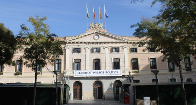 L’Ajuntament presenta un recurs contra la decisió de la Junta Electoral que ordena retirar diferents símbols dels edificis municipals