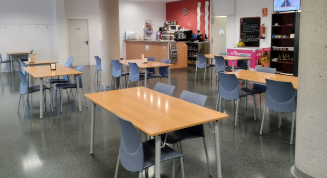 El bar-restaurant del Complex de Gent Gran Sant Oleguer reobre com a servei per als residents però també obert al barri i la ciutat 