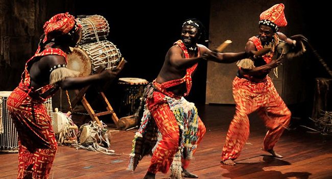 Uns 850 escolars assisteixen a l’espectacle “Teranga”, que combina dansa i música senegaleses, a LaSala