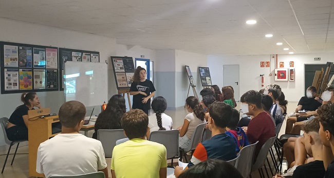 Alumnes de secundària de Sabadell reben la visita de dos reconeguts activistes de drets humans