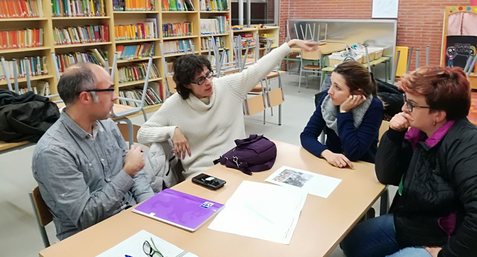 L’Ajuntament proposa a l’AMPA del Teresa Claramunt diverses actuacions per millorar l’entorn de l’escola