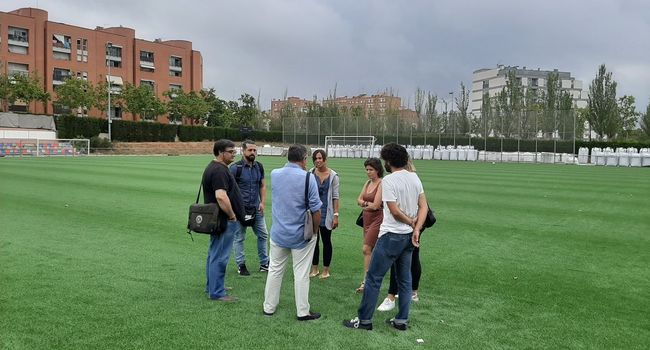 Visita a les obres de renovació de la gespa artificial del camp de futbol municipal de La Creu
