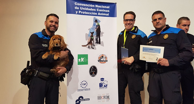 La unitat canina de la Policia Municipal rep una distinció per bones pràctiques 