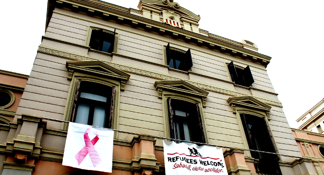 La llaçada rosa lluirà a la façana de l’Ajuntament coincidint amb el Dia Mundial del Càncer de Mama