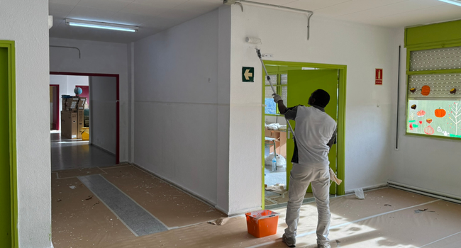 L’Ajuntament renovarà la pintura i revestiments de l’Escola Miquel Carreras