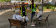 Un equip d’informadores recorre els carrers de la ciutat per informar la ciutadania dels serveis municipals