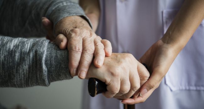 Connecta’t a les cures. Fem visible la feina de les persones cuidadores