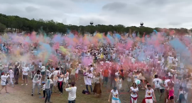 Explosió de colors per la Festa Holi, el proper diumenge al parc de Catalunya