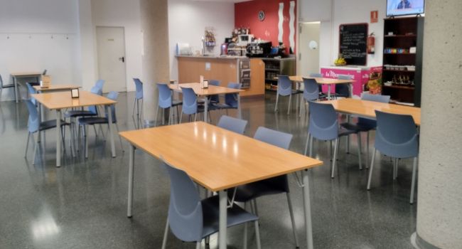 El bar-restaurant del Complex de Gent Gran Sant Oleguer reobre com a servei per als residents però també obert al barri i la ciutat