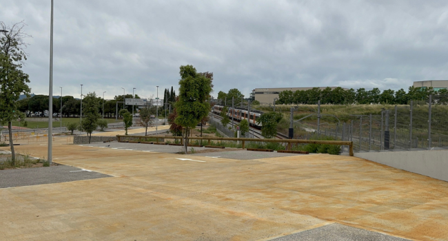 Obert el nou aparcament de la plaça del Mil·lenari amb una setantena de places