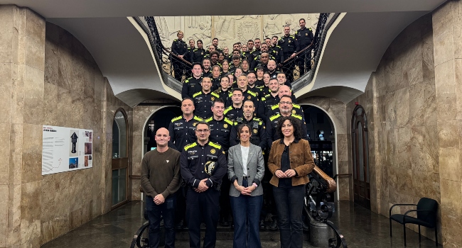 L’alcaldessa de Sabadell, Marta Farrés, dona la benvinguda a una cinquantena d’agents de la Policia Municipal