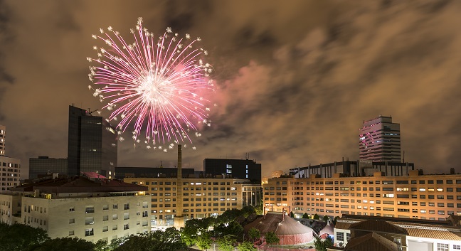 El castell de focs i l’orquestra Hotel Cochambre proposen una fi de festa especial