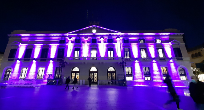 La façana de l’Ajuntament s’il·luminarà de color lila amb motiu del Dia Mundial de la Prematuritat