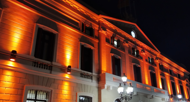 L’edifici de l’Ajuntament s’il·luminarà de taronja dimecres amb motiu del Dia Mundial de les Malalties Renals