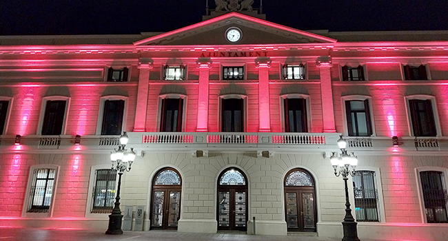 L’edifici consistorial s’il·luminarà dimecres de vermell, amb motiu del Dia Mundial de la Creu Roja
