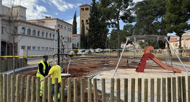 La renovació de jocs infantils arreu de la ciutat continua amb treballs a 4 zones de diferents barris