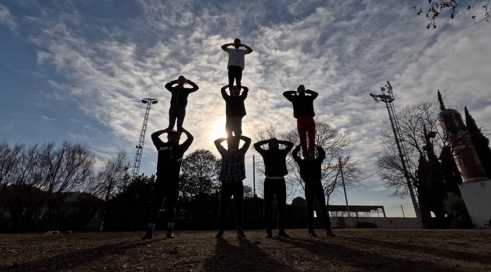 L’Estruch presenta en assaig obert TENET, un espectacle acrobàtic que qüestiona l’harmonia i celebra la diversitat