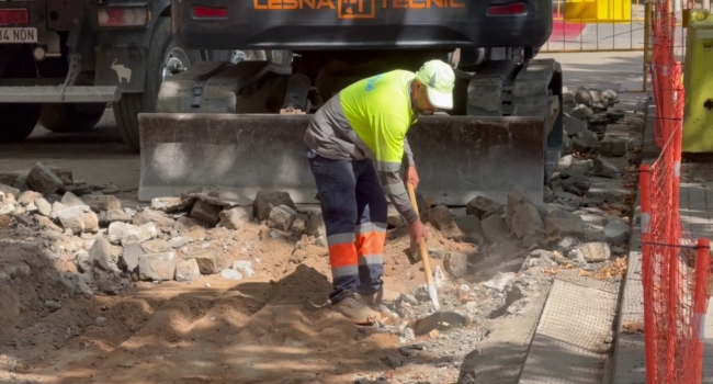 L’Ajuntament inicia el procés per renovar l’asfaltatge de la plaça d’Enric Morera