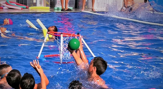 Finalitzen els cursets de natació de les piscines municipals, en els quals han pres part més de 500 alumnes