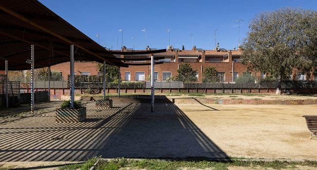 Les obres de reforma de la plaça de Mossèn Geis podran continuar un cop resoltes les incidències per filtracions d’aigua