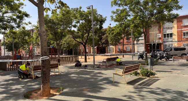 Millores al mobiliari urbà de diverses places amb actuacions de manteniment