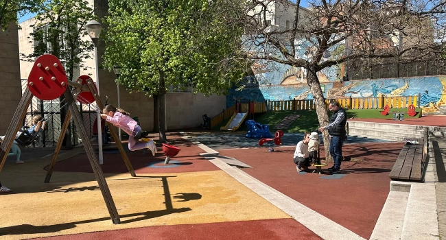 La plaça de Fidela Renom fa un pas més per esdevenir més accessible i inclusiva