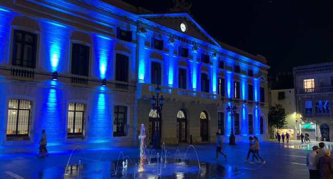La façana de l’Ajuntament s’il·luminarà de color blau per commemorar el Dia del record de la mort gestacional i perinatal