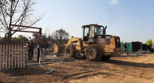 L’Ajuntament inicia la neteja de la part dels terrenys ocupats del sector de Cifuentes que es va cremar al juliol