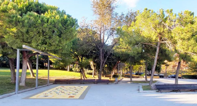 Comencen les obres per instal·lar una àrea de jocs interactiva a la plaça de l’Argub, al Parc de Catalunya