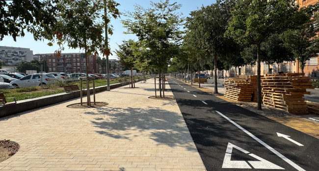 Continuen a bon ritme les obres de remodelació de la Via Alexandra, que faran el carrer més accessible i segur