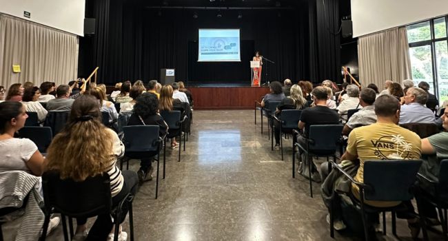 Una conferència sobre pantalles, IA i la seva incidència a les escoles protagonitzarà l'acte d'inici de curs