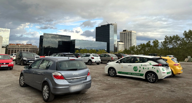 L’Ajuntament impulsa la renovació del pàrquing de sorra de l’Eix Macià per millorar l’espai, incrementar el verd i donar resposta a una reivindicació històrica