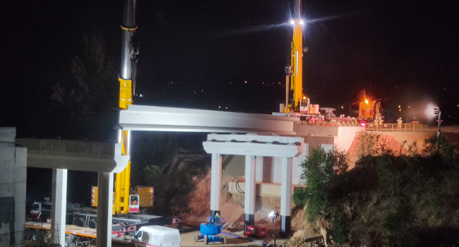 Comença la col·locació del viaducte que permetrà connectar l’autopista C-58 amb la nova rotonda del Portal Sud