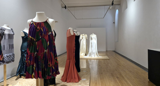 El Museu d’Art presenta “Sabadell crea”, la tercera exposició del cicle que connecta la ciutat amb la moda