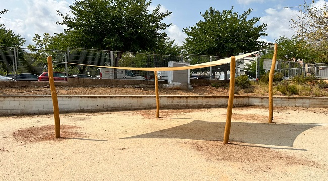 L’Ajuntament instal·la tendals a sis escoles públiques per generar nous espais d’ombra i anar adaptant els equipaments educatius al canvi climàtic