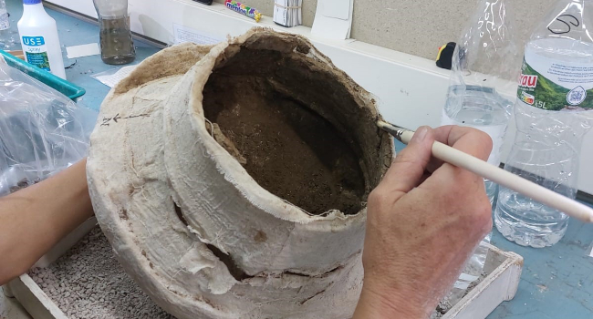 Visita al magatzem del Museu d’Història per veure l’excavació arqueològica d’urnes funeràries del jaciment de Can Piteu – Can Roqueta